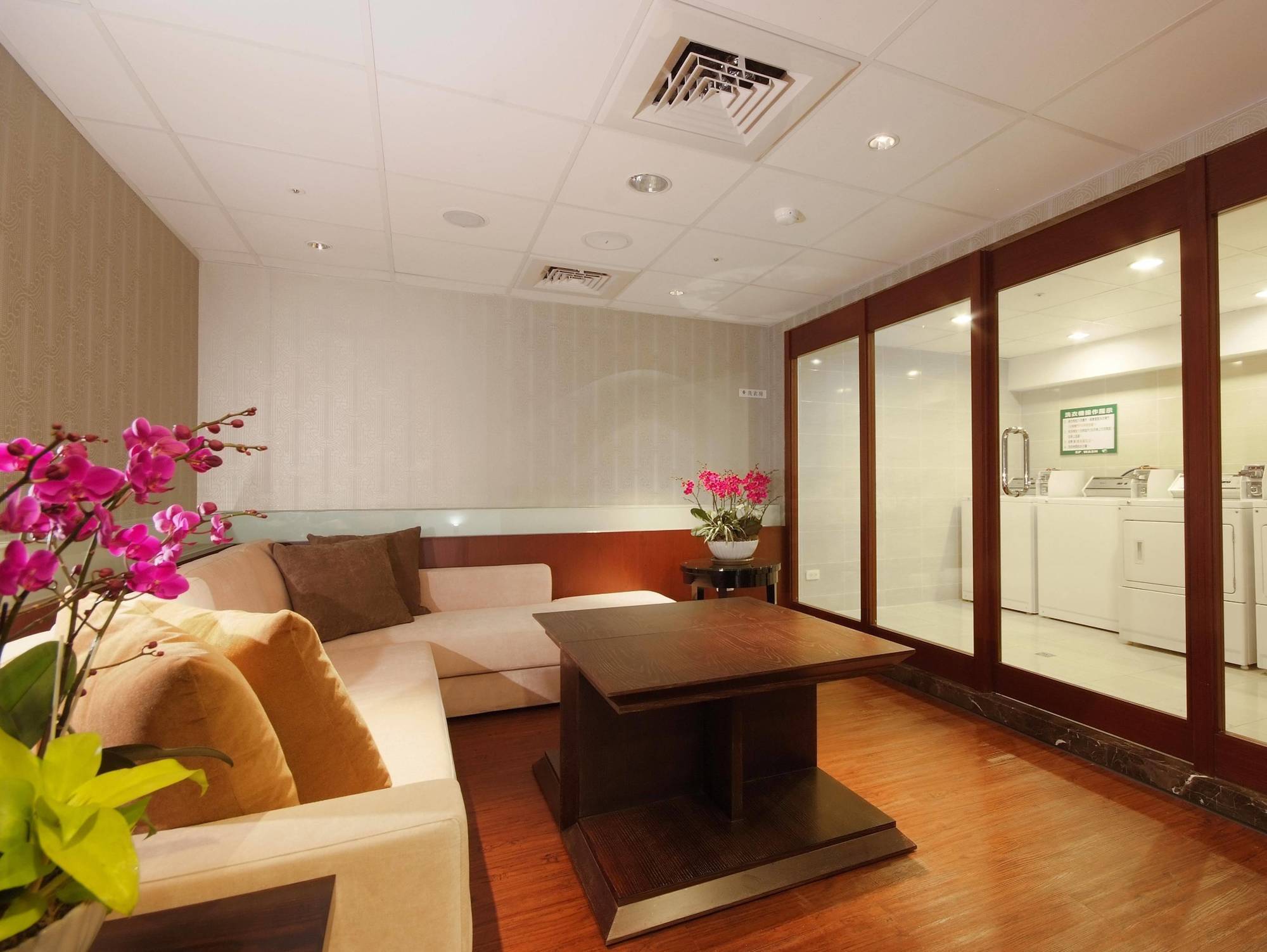 Hotel Leisure 台中輕行旅 Dış mekan fotoğraf