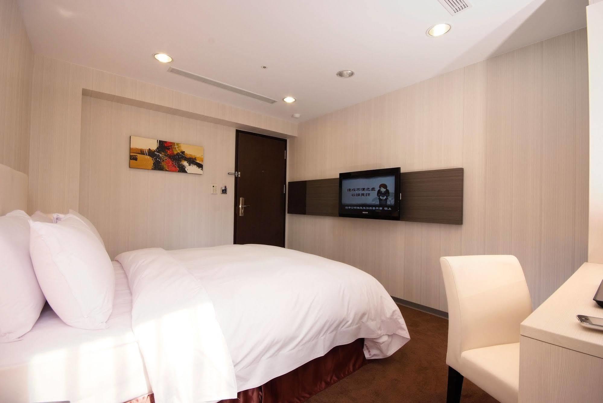 Hotel Leisure 台中輕行旅 Dış mekan fotoğraf