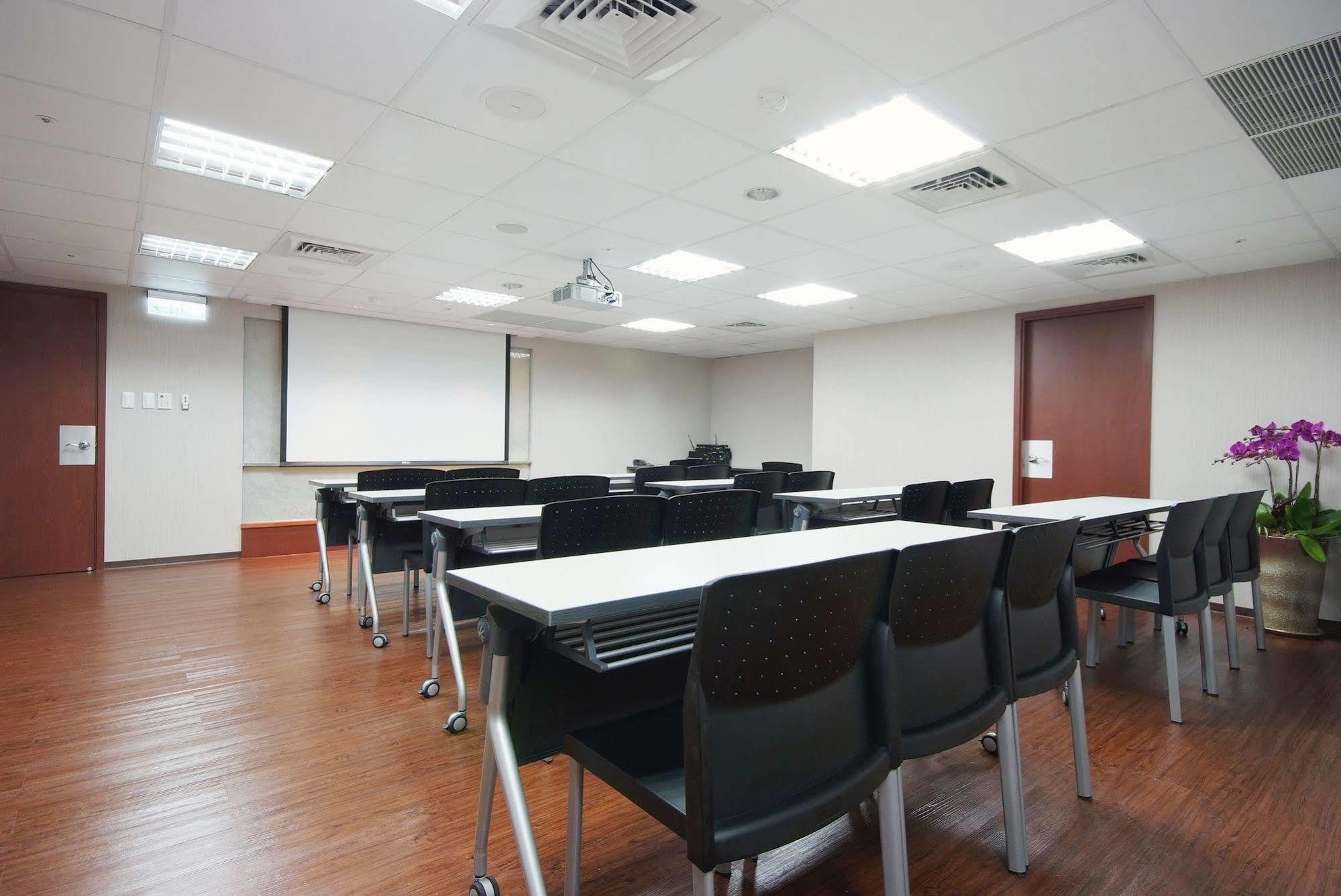 Hotel Leisure 台中輕行旅 Dış mekan fotoğraf